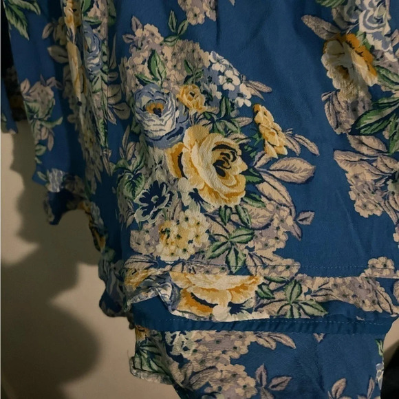 NWOT Design Lab short romper ruffle shorts and bell sleeve. Back zipper sz Small - Picture 3 of 6